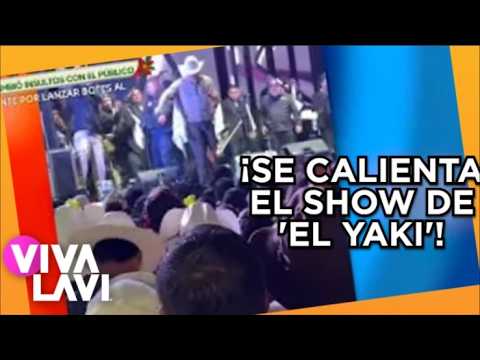 Le lanzan botes a ‘El Yaki’ y así reaccionó | Vivalavi