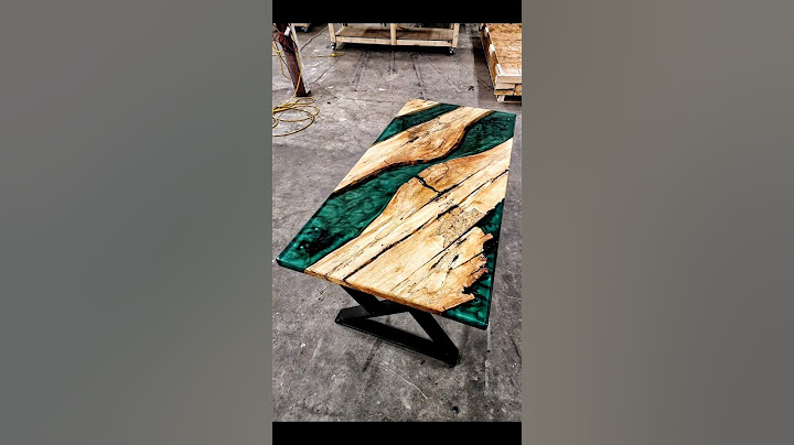 The Emerald Green Desk 💚 #epoxy #diy #desksetup