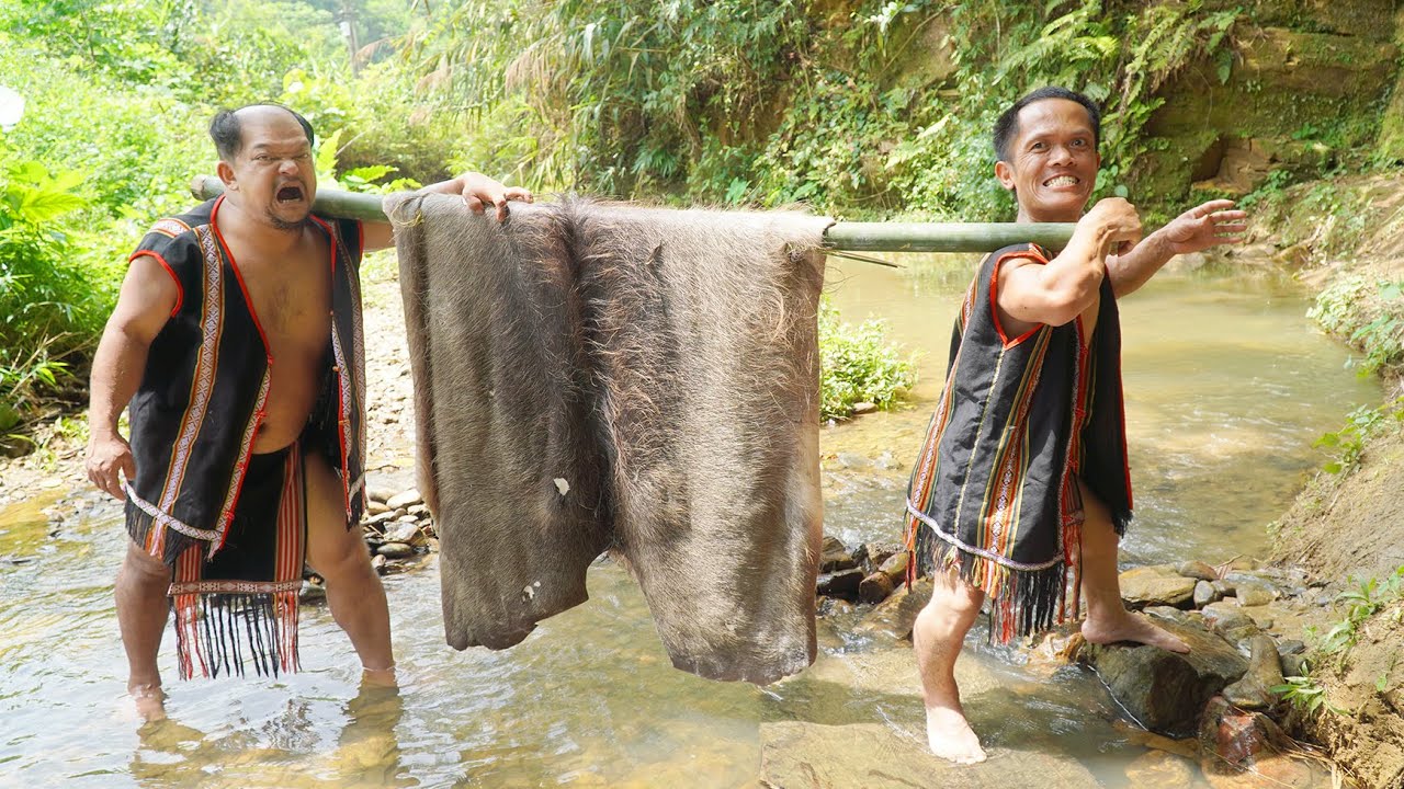 Cooking Whole Buffalo Skin - Dwarf Tribe's Buffalo Skin Recipe - Dwarf Food