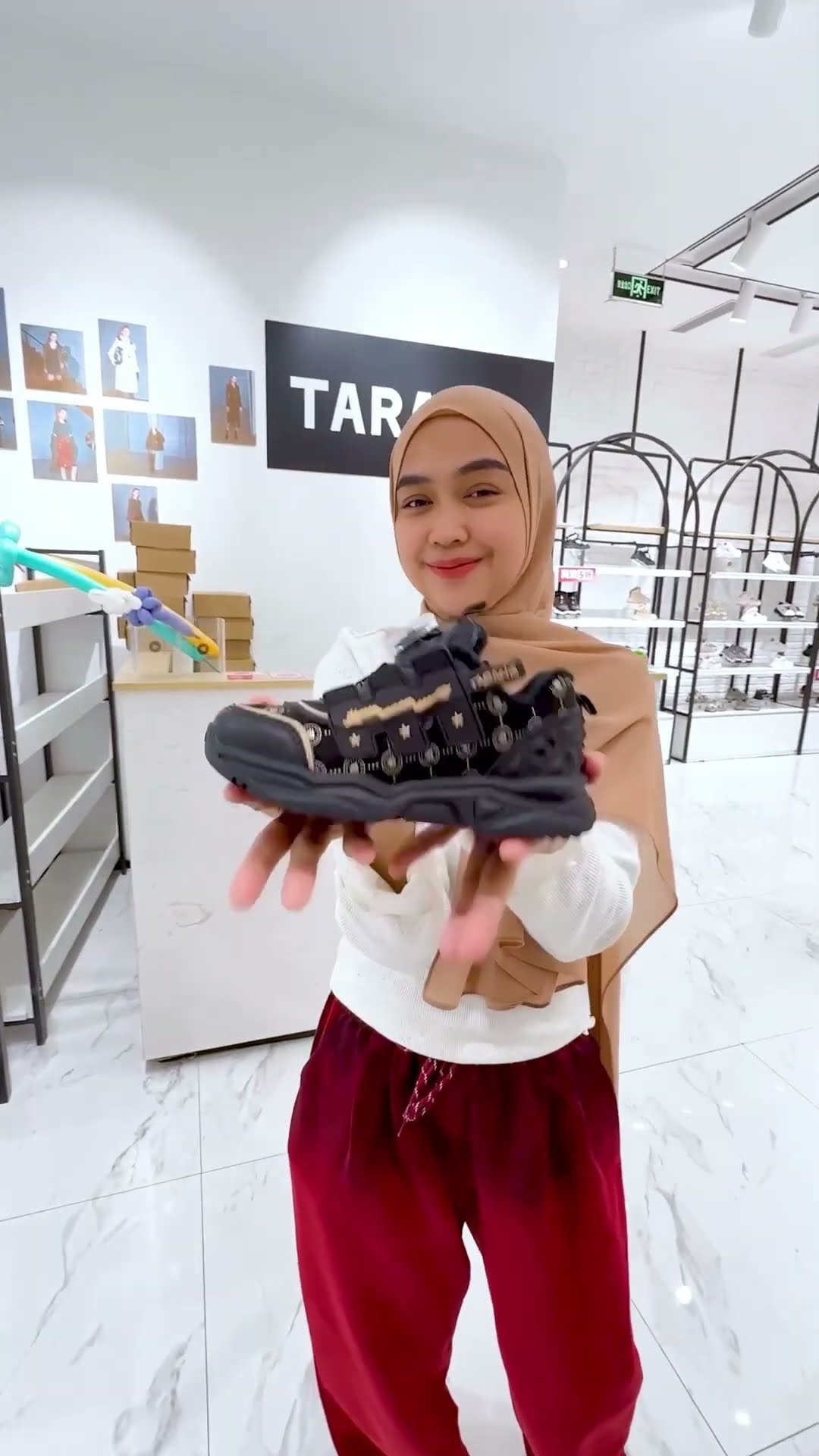 Satu toko sepatu ludess diborong Ricis.. #riaricis