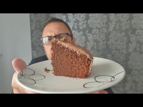 Flourless chocolate fudge cake: rich, fudgy and decadent!. 