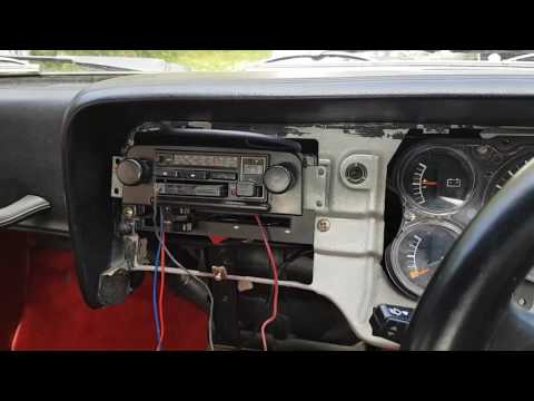 1979 Ford Capri 3.1 Ghia: Standard Radio with MP3 Cassette Tape