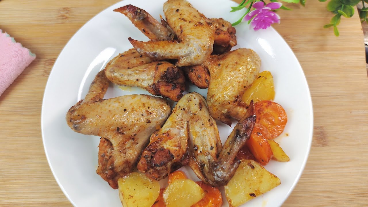 Baked chicken wings with potatoes ! Simple and tasty recipe with a few