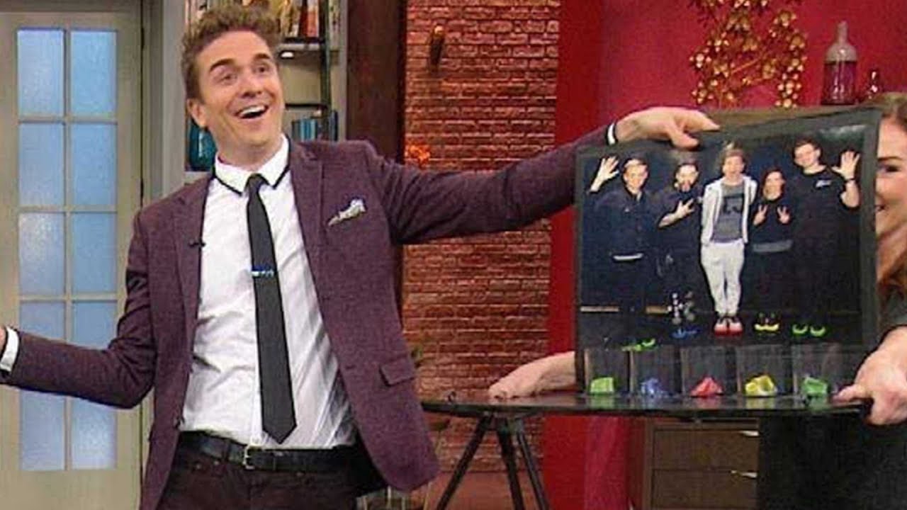 Watch This Magician Give Rach CHILLS With His Wild Magic Trick | Rachael Ray Show