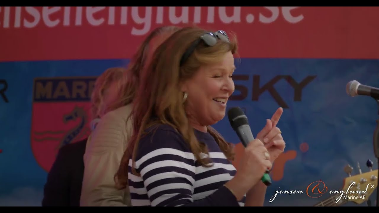 Sånt är livet med Lotta Engberg på Allsång på bryggan med Jensen & Englund AB