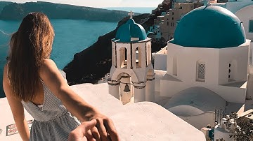 Waking up in Santorini (Greece)