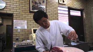 Haruki Murakami and the Uchide monkey cage
Hajime Kanada, butcher and leader of the merchants association in the Uchide neighborhood of Ashiya, Hyogo Prefecture, talks about the monkey cage that appears in a Haruki Murakami story. Haruki Murakami and the Uchide monkey cage