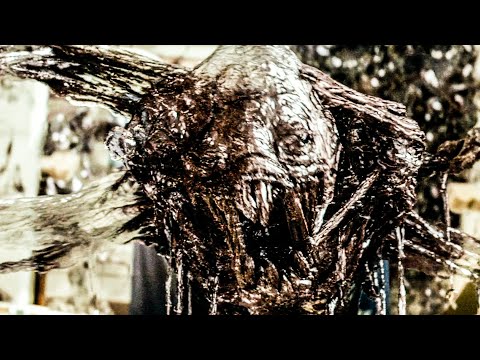 Не смотри на него. Если он узнает, что ты его видел - погибнешь. Один парень спалился и пожалел