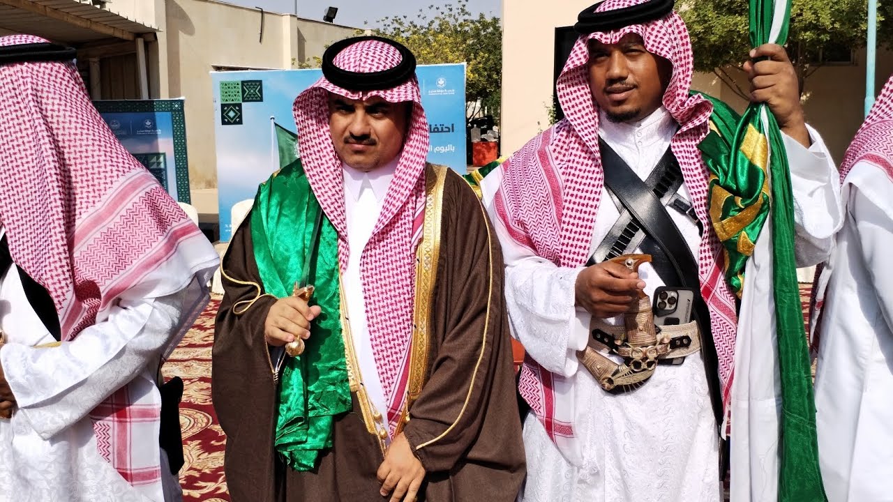  احتفال منسوبي بلدية حوطة سدير  بمناسبة اليوم الوطني 95 