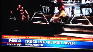 Fox 2 news detroit   truck into detroit river by oak street, Wyandotte