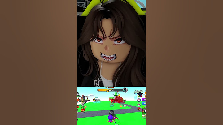 They were gonna cross the road but then Bacon did this… 😨 #shorts #roblox