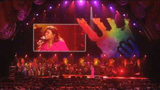 Gloria Gaynor and Roachie perform "Oh Happy Day" at Mandela Day 2009 from Radio City Music Hall