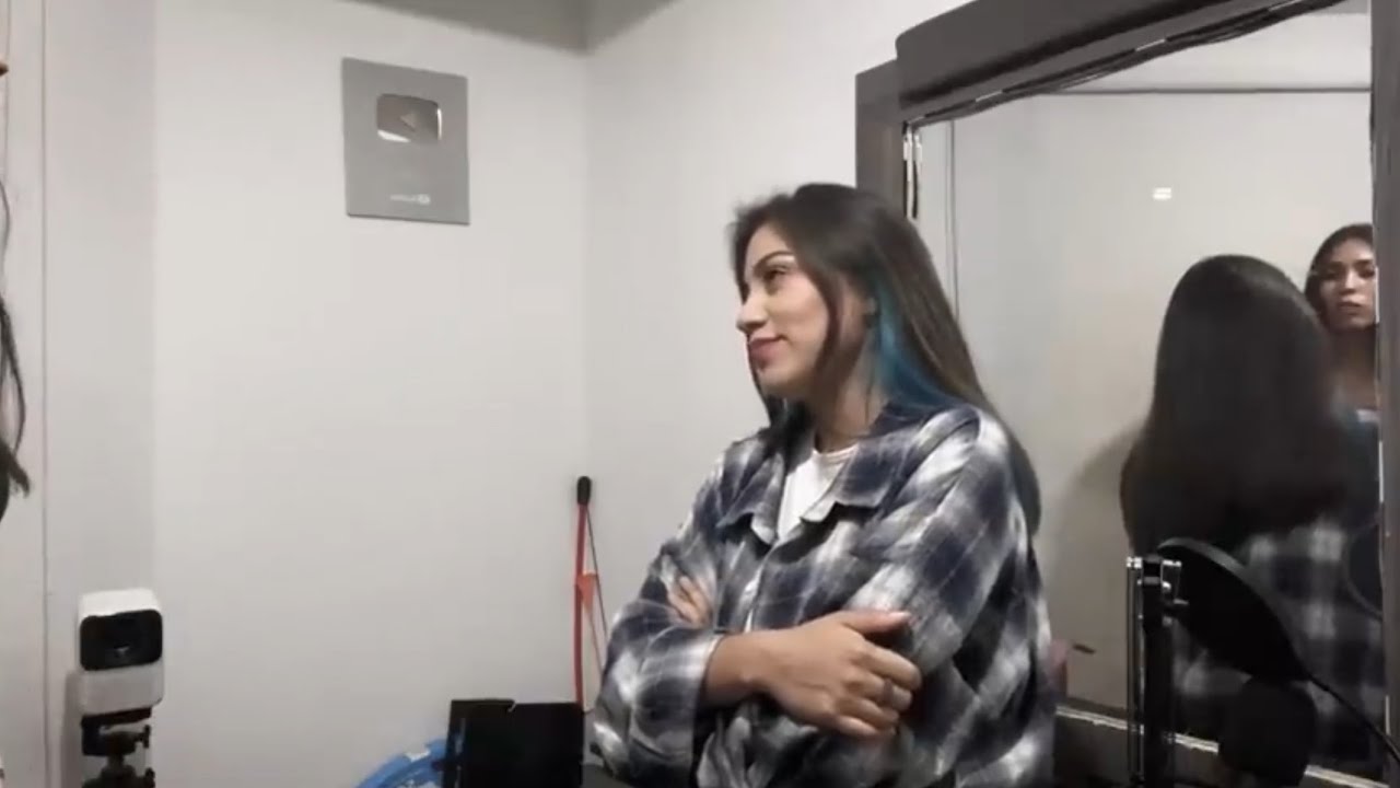 Alex le hace una broma a Nancy que saldrá de sita con alguien de Bumble 😳