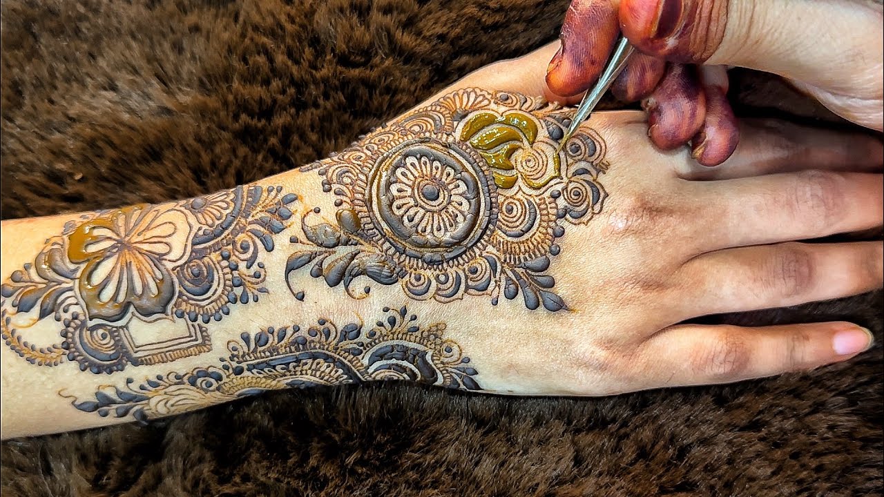 Красивый цветочный дизайн мехенди для свадьбы 2025 года. Новейший дизайн мехенди ка из хны.