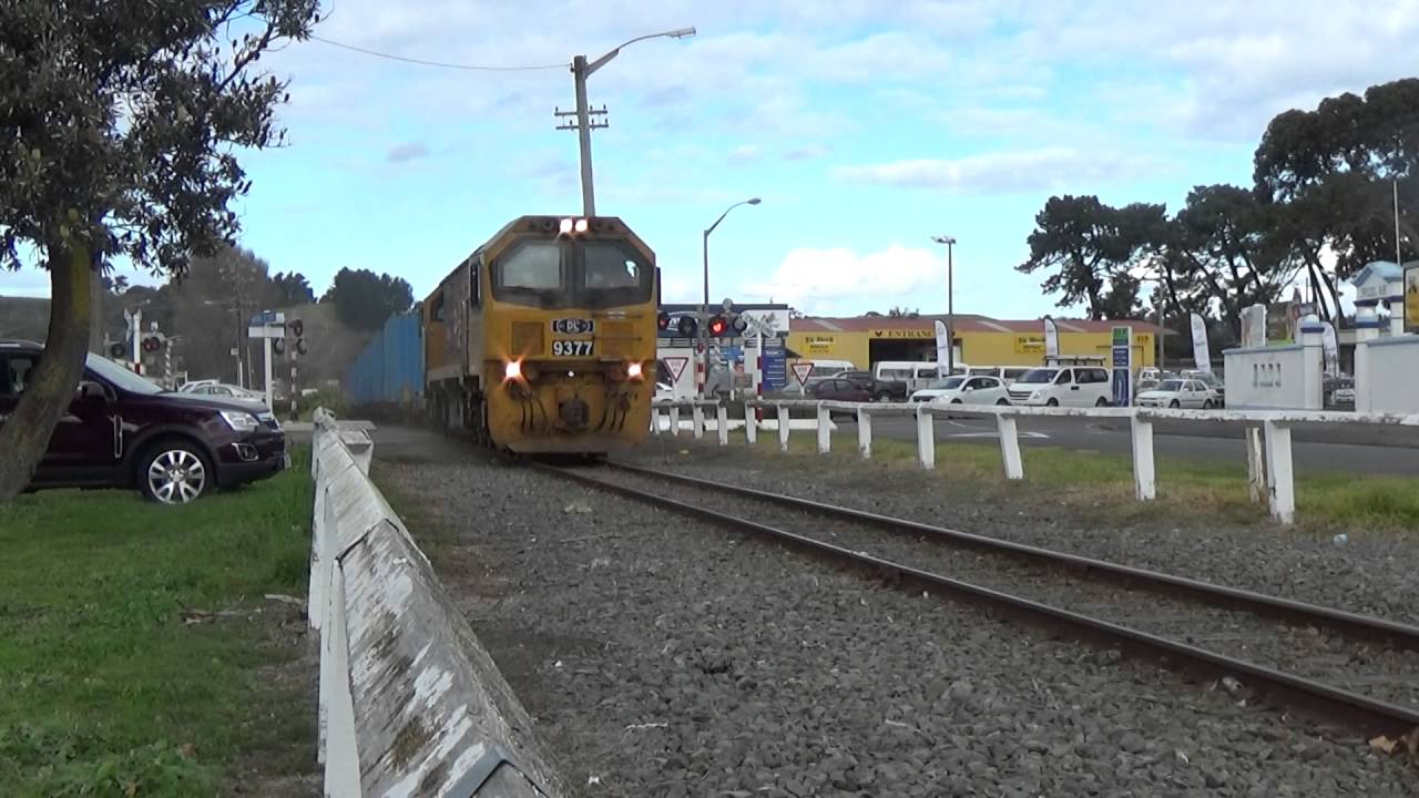 DL 9377  and Train 565