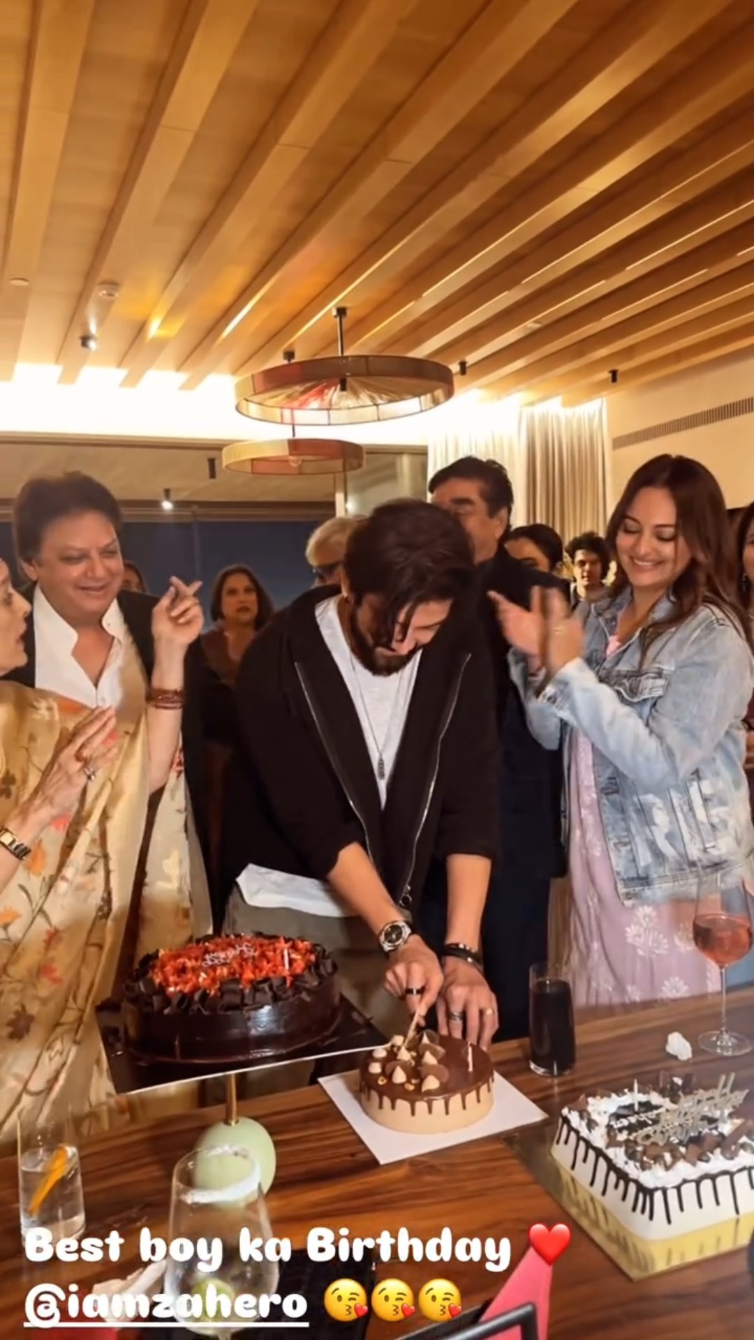 INSIDE video of Zaheer Iqbal's birthday bash with Sonakshi Sinha, Rekha, Shatrughan Sinha ? #shorts