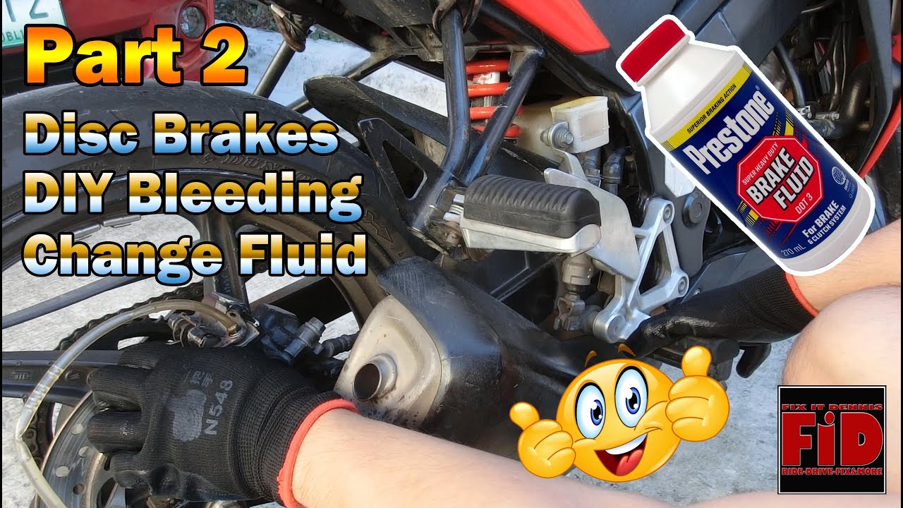 Motorcycle disc brakes bleeding process DIY brake fluid change Part2