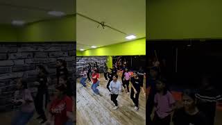 shaky shaky #danceclass #sanjurathod #trendingreels #youtubeshorts #viralvideos #likesharesubscribe