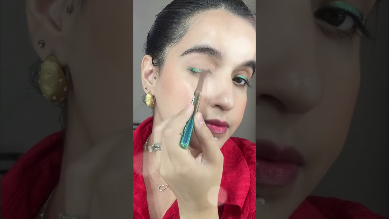 Obsessed 😍 Holographic Eyeliner | Link in description 