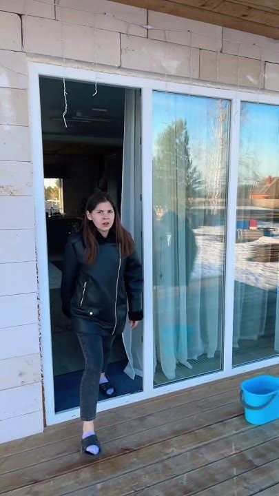 Почему мужик бухает. Фотография на тему Молодой человек прикуривает сигарету от горящей. Парни го бухать | Gaming Community_ Amino пяний мужик упал - YouTube