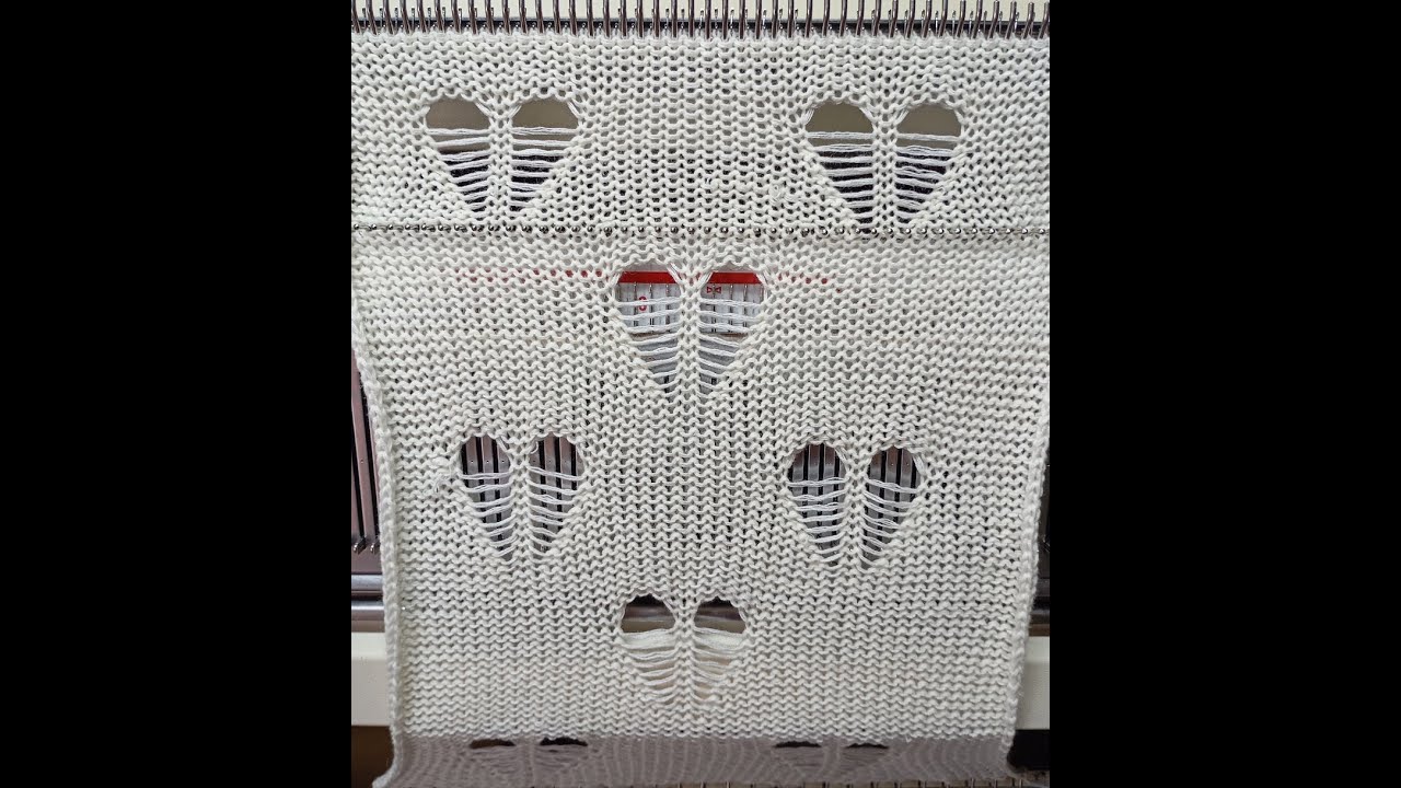 Простой узор сердечки на однофонтурной вязальной машине.