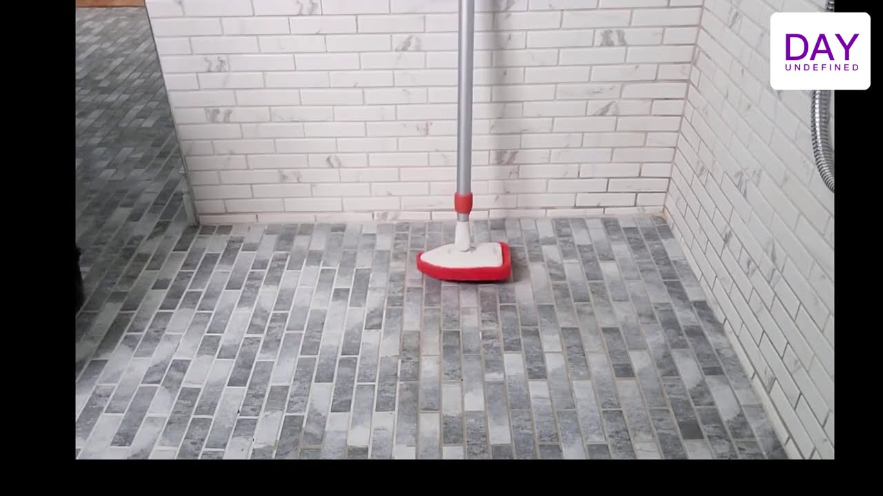 OXO Extendable Tub and Tile Scrubber