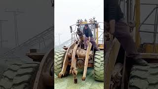 How a single sledgehammer strike can free a jammed loader arm