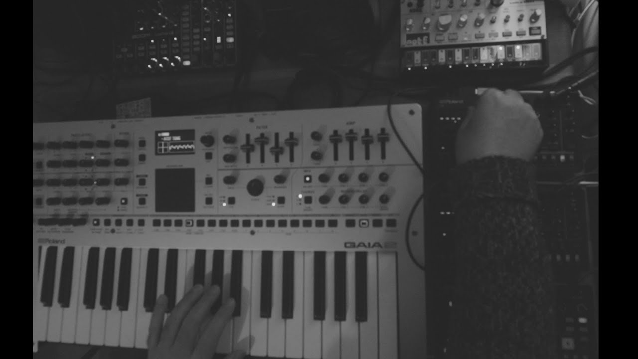 Desktop Study 004 / Roland GAIA-2, S-1, T-8, P-6 and KORG volca bass