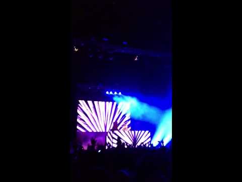 Armin van Buuren drops Full Focus (Chris Schweizer remix) at DC Armory