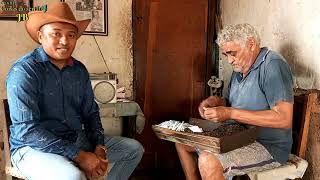 Fumo de rolo aínda é tradição com o Sr.Talzinho no Distrito de Ponta da Serra em Crato-ce