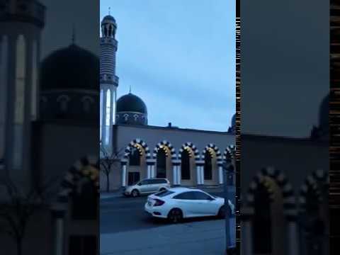 لأول مرۃ في تاریخ كندا اذان المغرب یرفع في معظم مساجد تورونتو عبر مكبرات الصوت مسجد المدينة