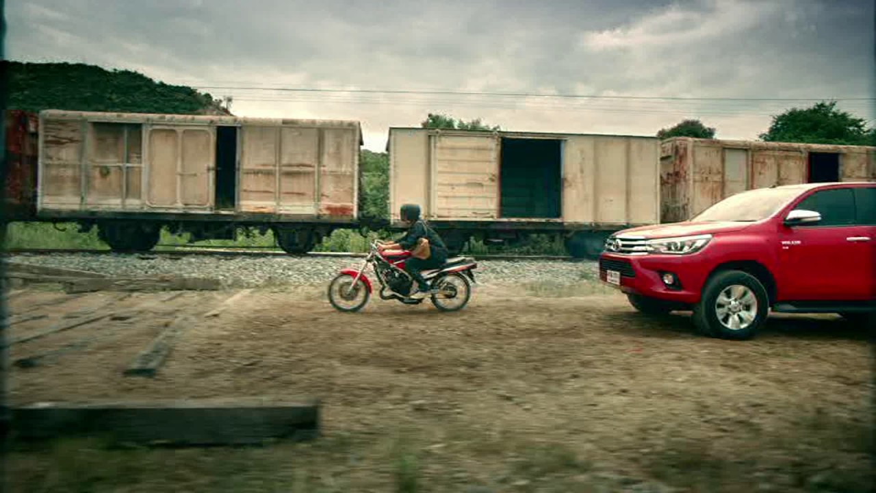 ไฮลักซ์ รีโว่ แกร่งจริง หนึบจริง ver. พันธมิตร