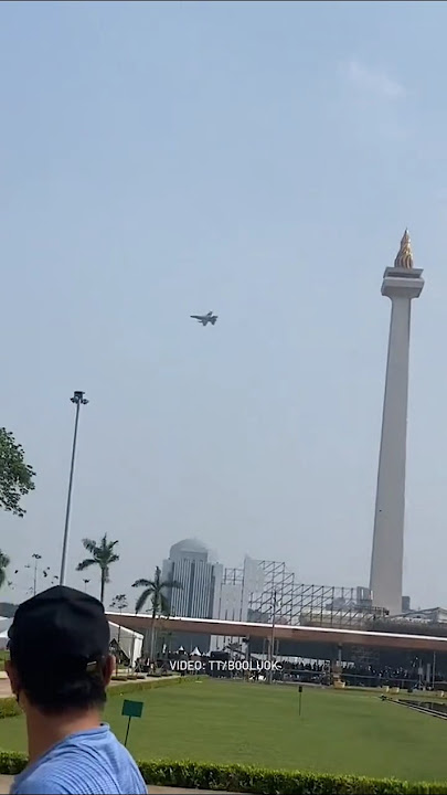 Latihan Jet Tempur Sukhoi Su-30 TNI di Langit Monas #shorts
