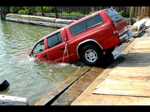 ENGLEWOOD EDGE: Removal of truck that fell off Pal...