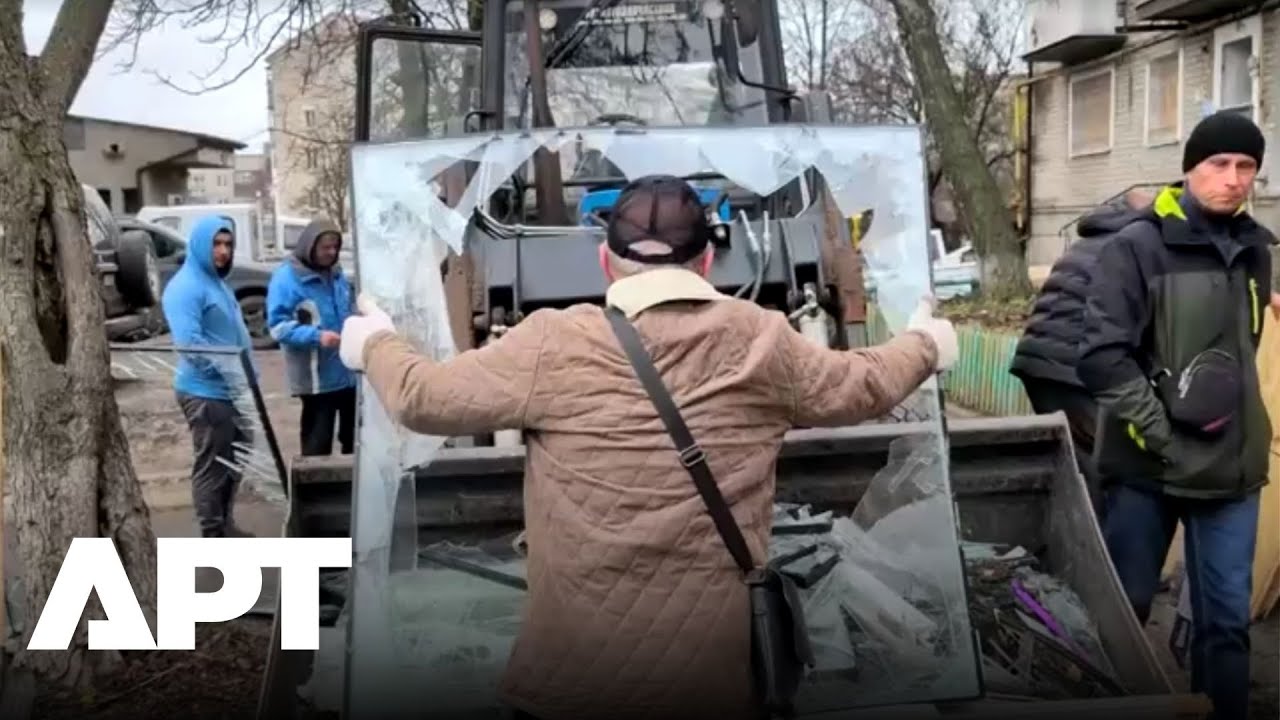 В результате российского удара в Балаклее погибли три человека, а власти Харькова осудили нападен...