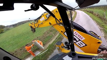 JCB 4CX Backhoe Filling Ditch With Gravel For Concrete Channels (time-lapse)