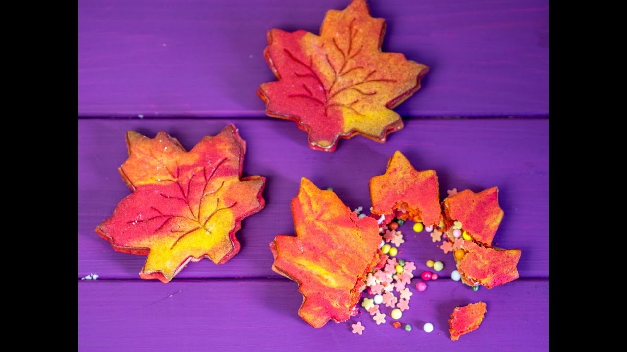 Herbstliche Pumpkin Spice Ahornblätter-Pinata-Cookies - YouTube