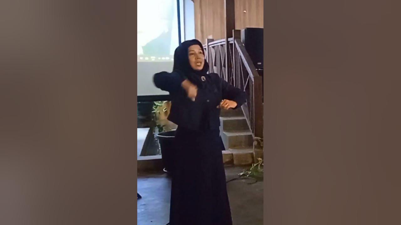 Dirigen Lagu Indonesia Raya