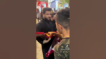 وزع البقلاوه كلها للزوار لان ما انطه لصديقه اقوى دكه ناقصه شفته بحياتي 
