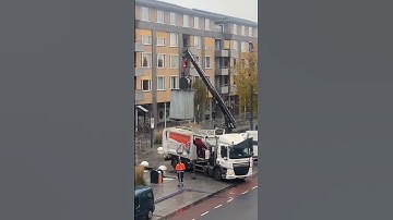 How is garbage collected in Netherlands #garbagecollector #garbagetruck