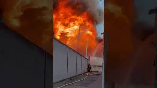 El incendio de una nave en Lucena queda extinguido