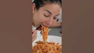 Thumbnail of Mukbang mie ayam sebakul pake sambel sebotol !! pedasnya naudzubillah #nikitamirzani #shorts