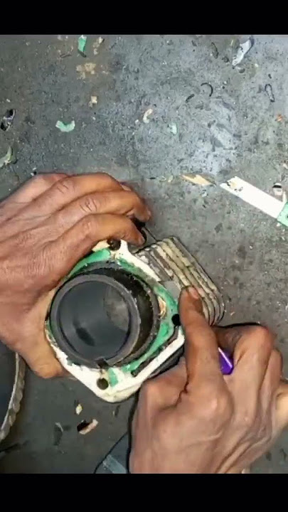 removing packing from cylinder block for boring and honing..Honda shine cylinder boring #engineering