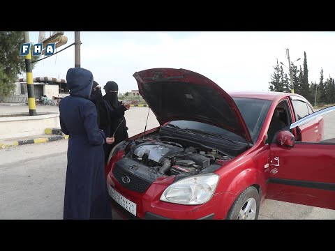 الشابة إيمان مهجرة من دمشق تمكنت من توفير دخل لأطفالها عبر مهارتها في قيادة السيارات بعد فقدان زوجها