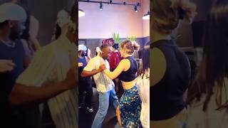 PAREJA BAILANDO BACHATA ESPECTACULAR CON ALEGRIA ✨💃🕺 #bachata #bachatadance #bachatasensual #love