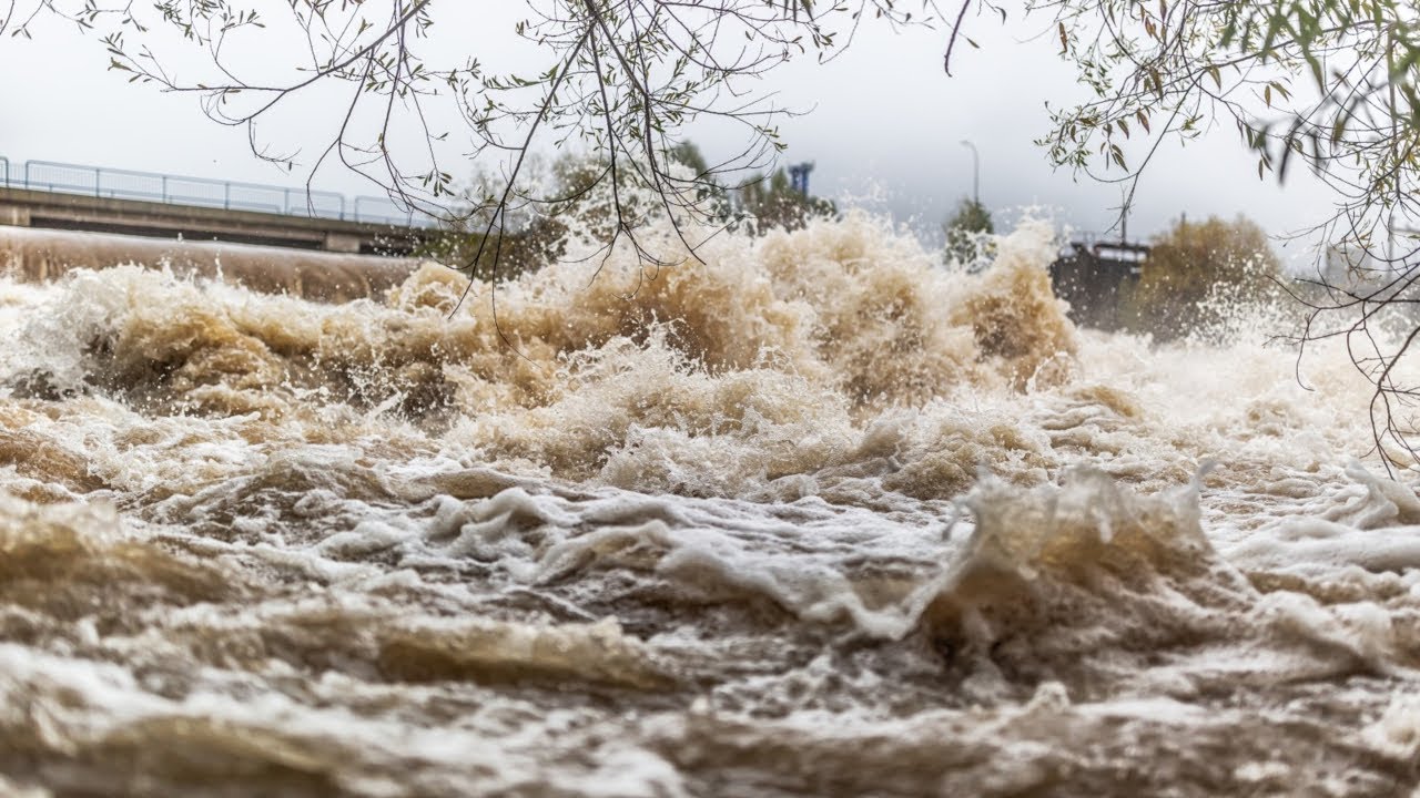 Libya flash floods kill 2,000 people as 10,000 more feared missing