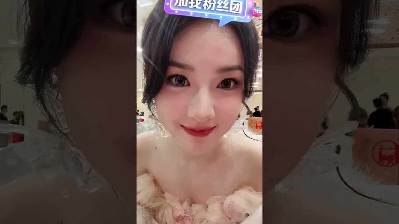 劉夕語 2025年11月02日 14時47分 直播 出席《2025橫店微短劇之夜》