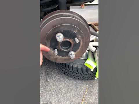 Drum brakes adjustment tip Toyota Yaris - YouTube