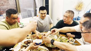 【食味阿远】过节表哥来家玩，吃着烧烤喝着小酒，最后安排饺子，真安逸 | Shi Wei A Yuan