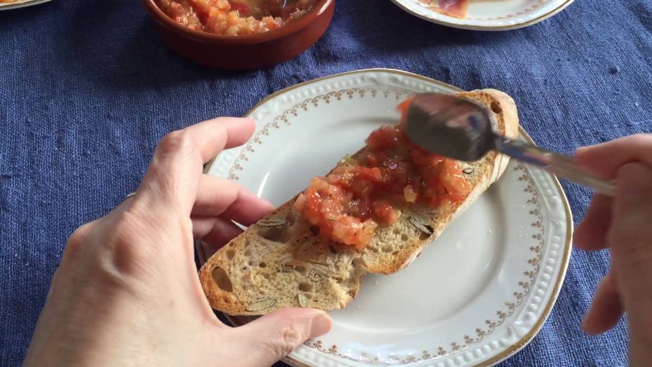 Pan tumaca, en tomatröra serverat på bröd - YouTube